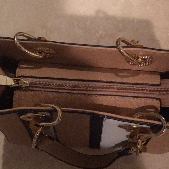 Cute Handbags with crossbody strap. - Picture 6 of 9